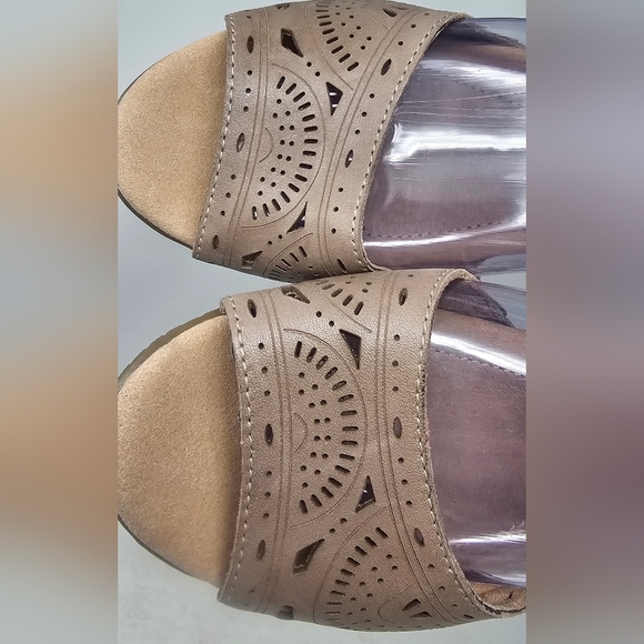 Earth Leather Two-Piece Heeled Sandals - Carson Westport New Khaki Size 7W - Picture 2 of 16